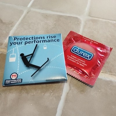 BUSTINA CON CONDOM 64TRIO 