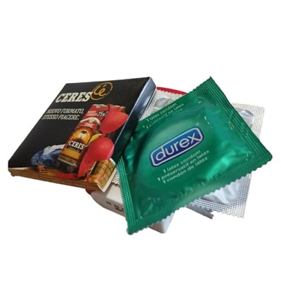 Immagine di preservativi personalizzati con loghi e slogan offerti da BestPromotion, un'opzione intrigante per promuovere il vostro marchio in modo malizioso e sostenere la salute secondo le raccomandazioni dell'Organizzazione Mondiale della Sanità
