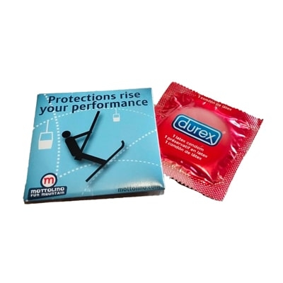 Immagine di preservativi personalizzati con loghi e slogan offerti da BestPromotion, un'opzione intrigante per promuovere il vostro marchio in modo malizioso e sostenere la salute secondo le raccomandazioni dell'Organizzazione Mondiale della Sanità.